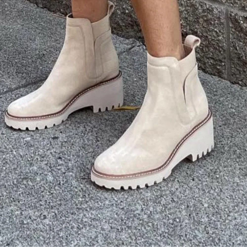 Dolce Vita Boots Womens 8.5 Huey H2O Chelsea Cream Pull On Ankle Top Block Heels - Picture 12 of 12